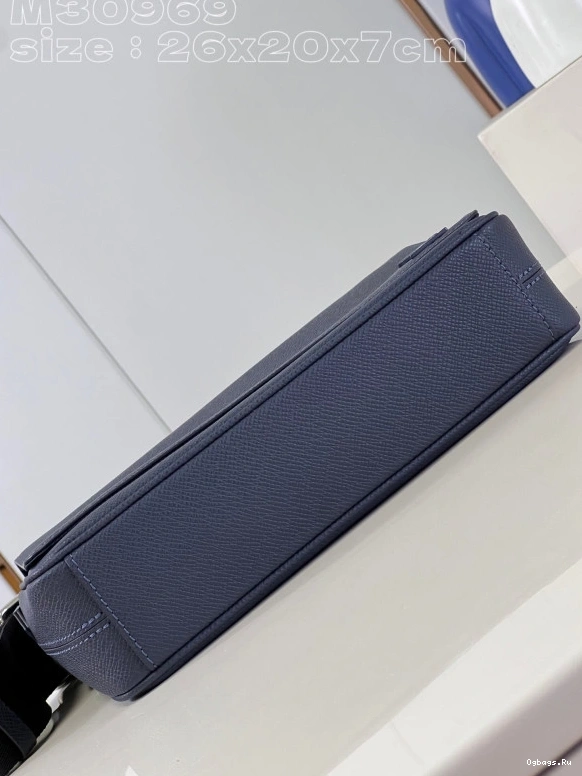 LOUIS PM DISTRICT VUITTON 0311